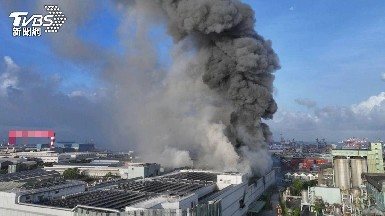 從“超級(jí)電池工廠”火災(zāi)看安全防護(hù)：逸云天氣體檢測(cè)儀MS400-S如何硬核守護(hù)？