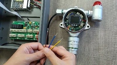 儀器通過4-20mA信號(hào)與MIC2000控制器接線操作